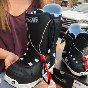 BURTON SNOWBOARDING BOOTS-- BRAND NEW *NEVER WORN*